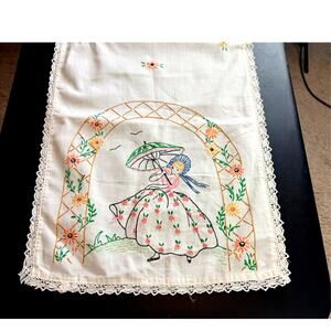 Vintage Hand Embroidered Dresser Scarf Southern Belle